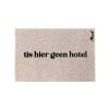 Deurmat ' tis hier geen hotel